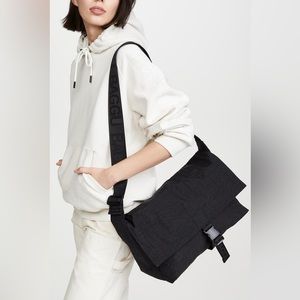ISO BAGGU Messenger Bag in Black